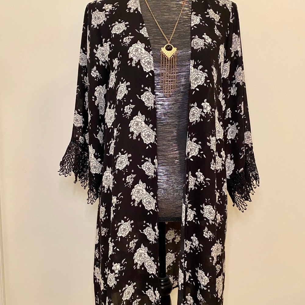 Forever 21 Floral Kimono S